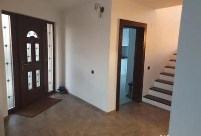 Casă cu 5 camere cu Teren 2200 Mp în Central - 11