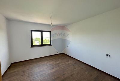 Casă individuală cu 5 camere cu Canalizare în Sud - 16