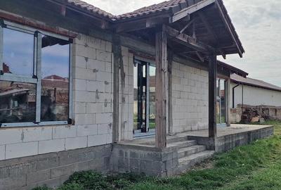 Casă cu 4 camere cu Teren 2712 Mp în Central - 3