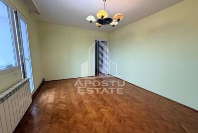 Apartament cu 3 camere semidecomandat, mobilat în Circumvalațiunii
