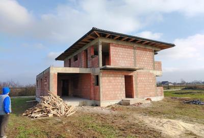 Casă La Roșu + 4870 mp intravilan împrejmuit Sălsig!