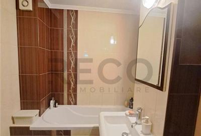 RECO Apartament cu trei camere decomandat - 5