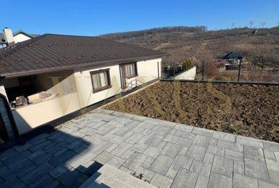 Casă cu 4 camere cu Teren 5.5 Mp în Central - 1
