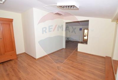 Casa / Vila cu 14 camere de vanzare in zona Centrala - 26