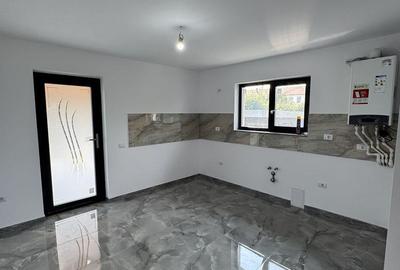Casă cu 3 camere cu Teren 600 Mp în Cordun - 8