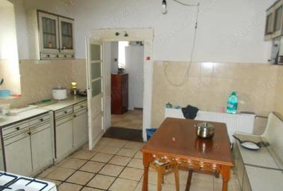 Casă cu 4 camere cu Teren 1800 Mp în Pișchia - 1