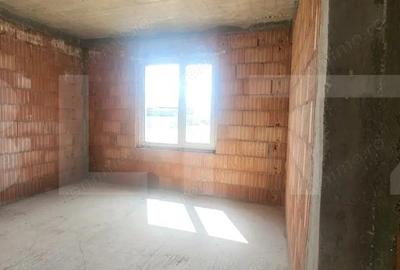 CASA CU 4 CAMERE LA INTRARE IN SACALAZ