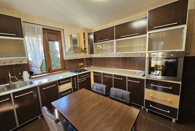 Casă cu 4 camere în Central - 2