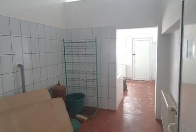 Spațiu comercial, de 145 mp, în Central - 4