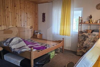 Casa 5 camere , 300 mp; Teren - 2000 mp . Viile Satu Mare - 12