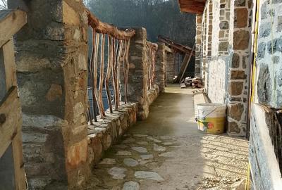 Casă cu 5 camere cu Teren 549 Mp în Central - 2