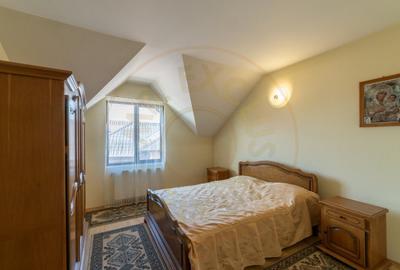 Casă cu 6 camere cu Piscina în Bradu