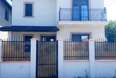 Vand casa cu 5 camere