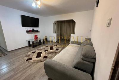 Apartament de 3 camere, decomandat, 70 mp., zona Lama - 2