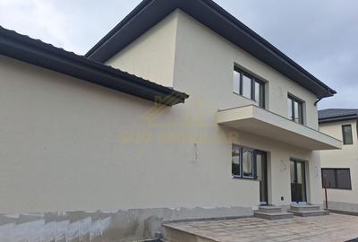 Casă individuală cu 5 camere cu Canalizare în Central - 28