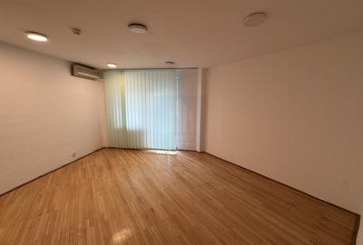 Birou, de 84 mp, în Națiunile Unite - 3