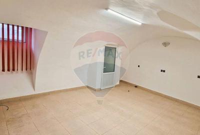Spa?iu ultracentral versatil activita?i comerciale sau depozit - 2