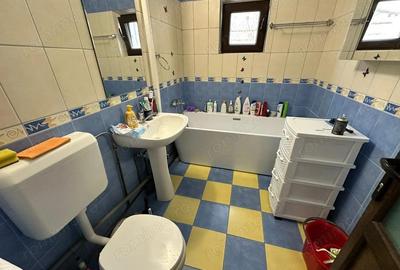 Apartament cu 3 camere decomandat în Girocului