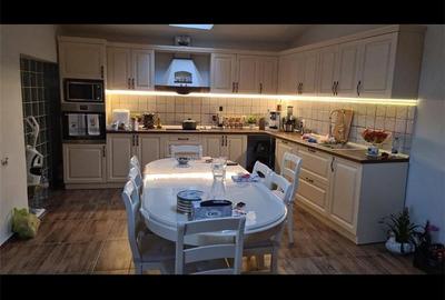 Casă cu 6 camere în Fieni - 3