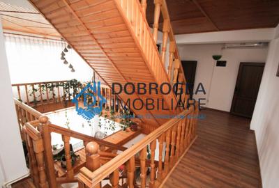 Casă cu 7 camere cu Teren 1000 Mp în Central - 11