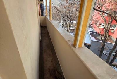 Apartament cu 3 camere nedecomandat, mobilat în 13 Septembrie - 12