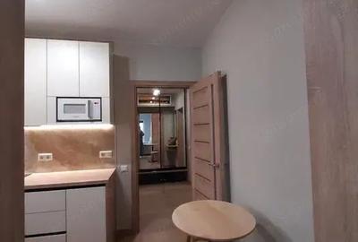 Garsonieră decomandată în P-ța Victoriei - 1