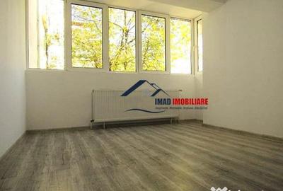 Apartament cu 4 camere decomandat în Micro 3 - 5