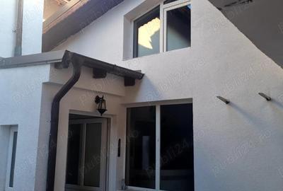 Casă cu 4 camere cu Teren 240 Mp în 1 Mai