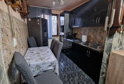Apartament cu 3 camere semidecomandat în Central - 1