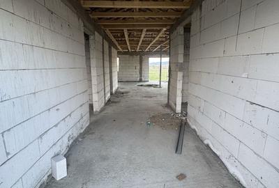 Casă cu 4 camere în Ștefănești - 2