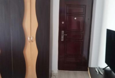 Garsonieră în Micro 8 - 4