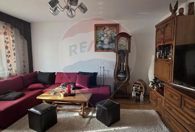 Apartament cu 3 camere, mobilat în Micro 6 - 8