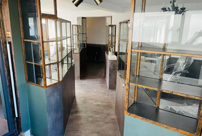 Spațiu comercial, în Plopilor - 8