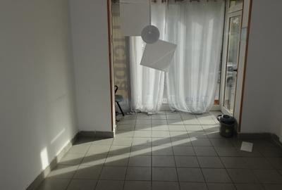 Spațiu comercial, de 70 mp, în Central - 3