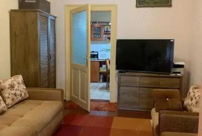 Vand casa situata central , str.L.Rebreanu , langa parcul din strand - 1