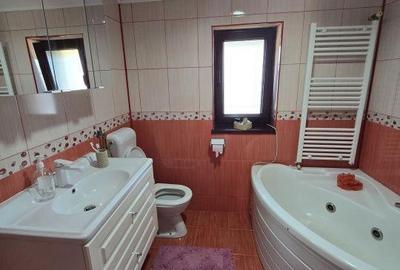 Casă cu 4 camere cu Teren 1000 Mp în Berești - 9