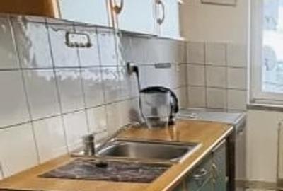 Garsonieră decomandată în Titan