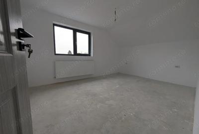 Casă cu 5 camere cu Teren 460 Mp în Sânandrei