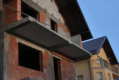 Casă cu 5 camere cu Teren 300 Mp în Burdujeni