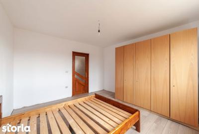 Casă cu Teren 4563 Mp în Central - 11