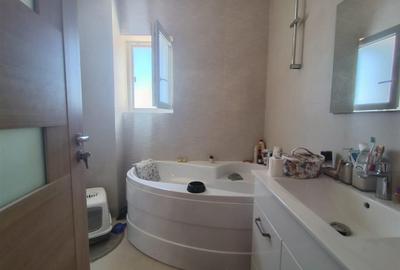 Apartament cu 4 camere decomandat, mobilat în Burdujeni - 9