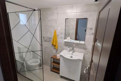 Casă cu 5 camere cu Teren 182 Mp în Central - 8