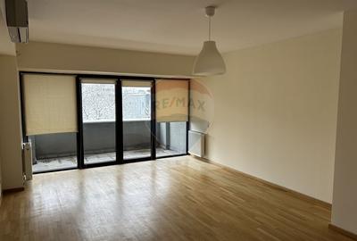 Apartament cu 3 camere decomandat, mobilat în Băneasa