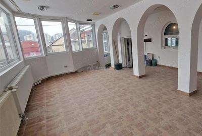 Spațiu comercial, de 290 mp, în Central - 9