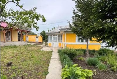 Casă cu 5 camere cu Teren 3250 Mp în Băiceni (Cucuteni) - 1