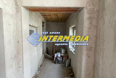 Casă individuală cu 5 camere cu Canalizare în Central - 9