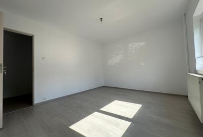 Zona Steaua .. 2 camere ... complet renovat .. S = 56 mp plus balcon - 14