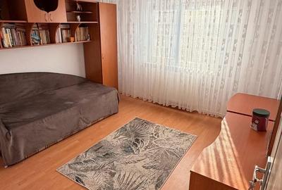 Apartament cu 3 camere decomandat în Zăvoi - 4