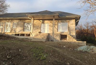 Casă cu 4 camere cu Teren 1300 Mp în Blăjani - 1