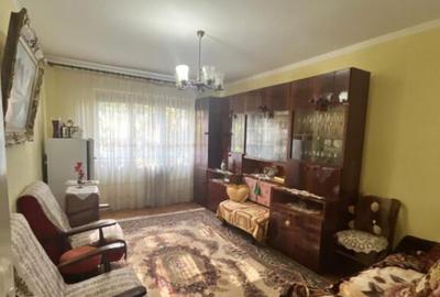 Apartament 3 camere, etaj 2, Garaj, Radauti - 1